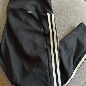 Adidas striped leggings- original, iconic, curve